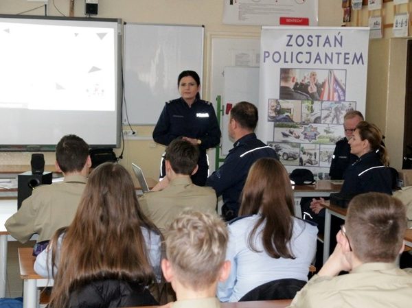 „Pomagaj i chroń – zostań policjantem”