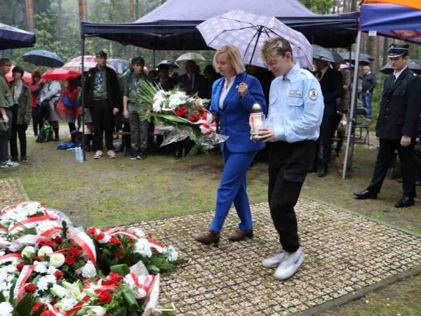 Uroczystości patriotyczne  na „Pękowcu”.