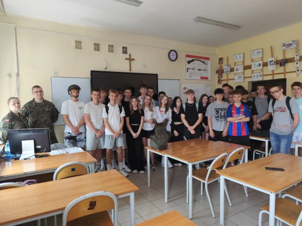 „Edukacja z wojskiem”
