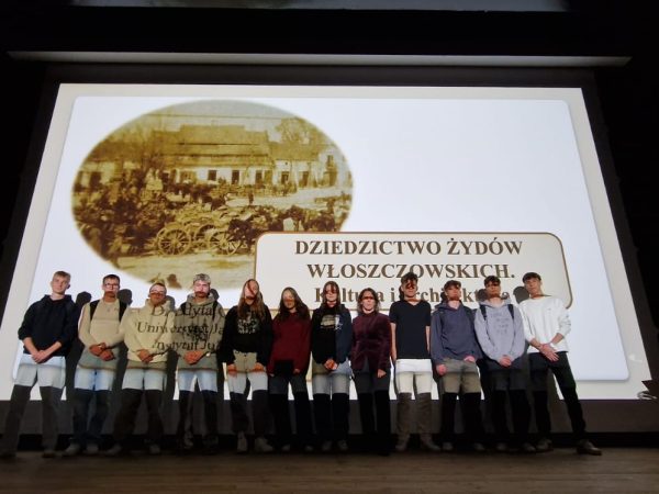 Młodzież „Staszica” na wykładzie dr Edyty Gawron