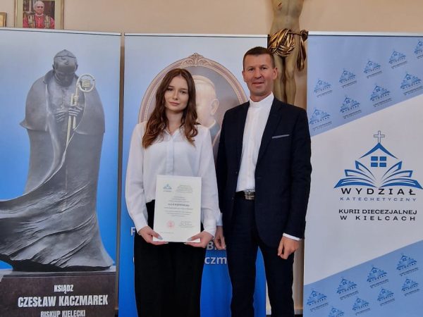 Pierwsze w diecezji kieleckiej Stypendium Społeczne dla  Julii Kępińskiej!!