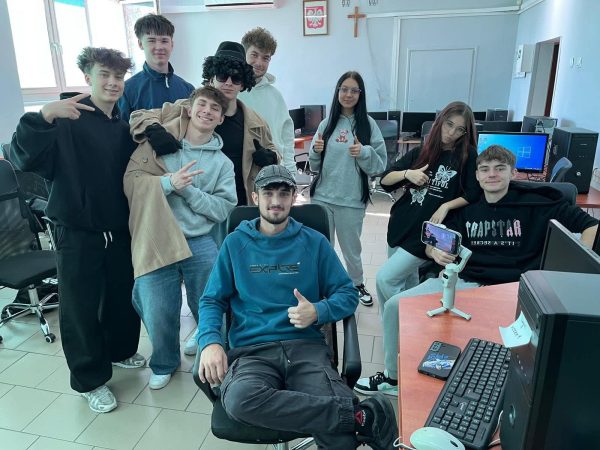 „Broń się w necie”