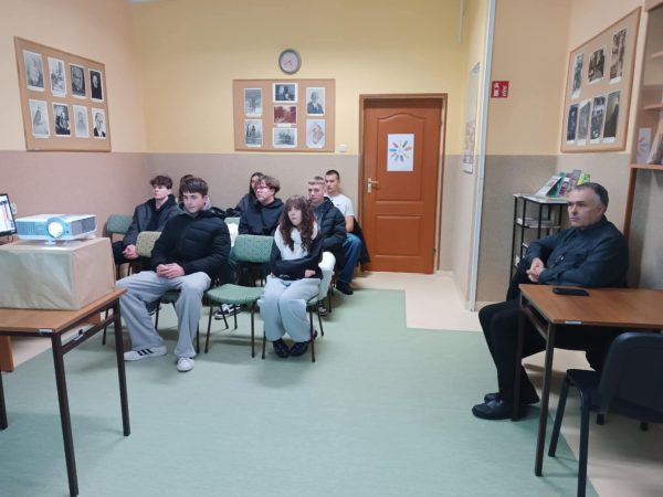 Logistycy z wizytą w bibliotece