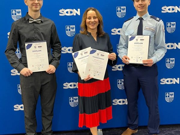 Uczniowie „Staszica” na gali finałowej konkursu „Cyfrowe Łamigłówki 2025”