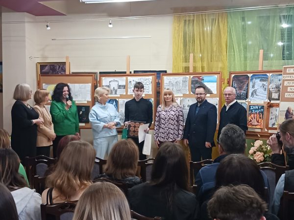 Grand Prix Jakuba Kołakowskiego i II miejsce Szymona Zawłockiego, czyli uroczysty finał II Wojewódzkiego Konkursu Plastycznego „To już nie jest malarstwo lecz coś poza”.
